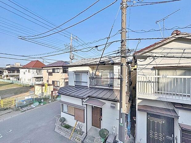 【住戸からの眺望写真】【穏やかな街並みの眺望】
周辺は閑静な住宅街ですので、お子様の通学の登下校も安心して見守ることが出来ます。