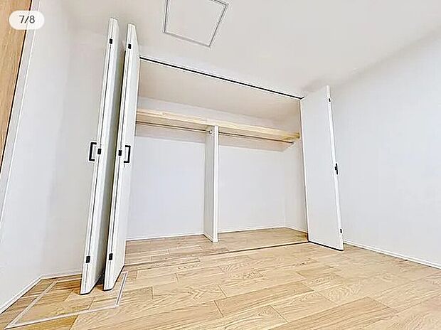 【収納】「収納の多さも魅力」使い勝手の良い収納棚を設置しております。居住スペースを充分に確保することができる為、ゆとりある室内で、ゆっくりとご寛ぎいただけます。