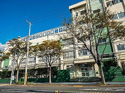 江戸川区立南葛西第二小学校 323m(徒歩5分)