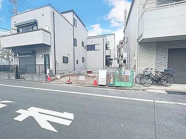 【 前面道路含む現地写真】スーパー徒歩9分・公園徒歩5分！お買い物も子育ても身近で完結する、ファミリーに嬉しい充実の周辺環境。