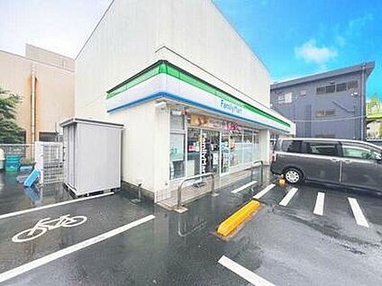 ファミリーマート東保木間二丁目店 350m