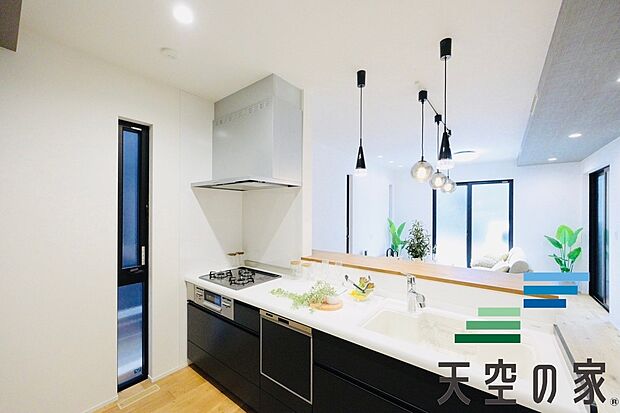 【施工例【内観】】【同仕様】対面式キッチンですので、お子様の様子を見守りながら家事ができます!