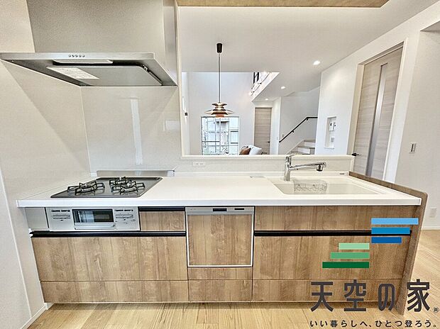 【施工例【内観】】【同仕様】対面式キッチンですので、お子様の様子を見守りながら家事ができます!