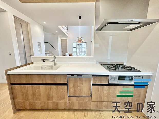 【施工例【内観】】【同仕様】対面式キッチンですので、お子様の様子を見守りながら家事ができます！