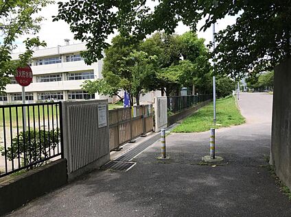 東小学校 250m