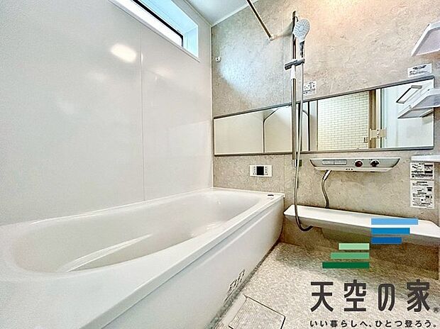 【内観写真】【同仕様】
一日の疲れを癒すための浴室はゆとりあるサイズを採用。