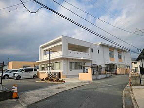 山口市立小郡上郷保育園(約406m)