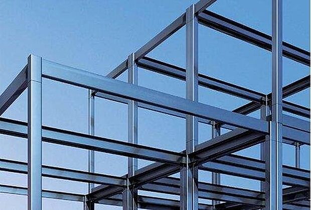 【ユニット工法】単体でも強い柱と梁は、溶接しユニットとして一体化することで、さらに強靭な構造体に。高い耐震性を確保したまま、開放的な大空間・大開口を実現できます。