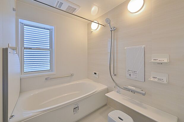 浴室暖房完備で冬場のヒヤッと感もゼロ。ヒートショック対策にも配慮された安心設計。