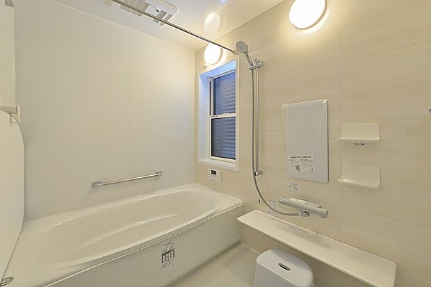 浴室暖房完備で冬場のヒヤッと感もゼロ。ヒートショック対策にも配慮された安心設計。