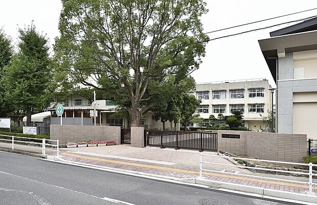 東町小学校（約940m）