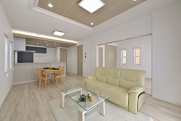 【クレストタウン八景水谷II　1号地　LDK】家族のライフスタイルに合わせて家具の配置を楽しめる、フレキシブルなLDK空間。暮らしの変化にもしっかり対応します。