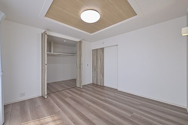 【クレストタウン八景水谷II　5号地　洋室】WIC付きで衣類や小物もまとめて収納、寝室がスッキリ片付きます。