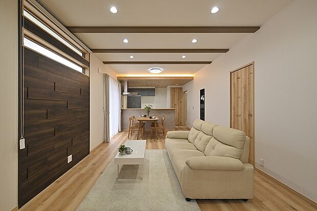 【ソラナヴィレッジ菊陽(原水新町停)6号地 LDK】リビングから自然につながるカウンターキッチンで、料理をする時間も家族と共有できる。