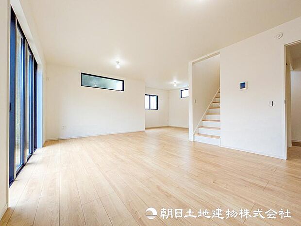 【リビング】一緒に過ごす時間を大切にできるリビングは個々のニーズに合わせても活用でき動線も確保され多種多様な空間です