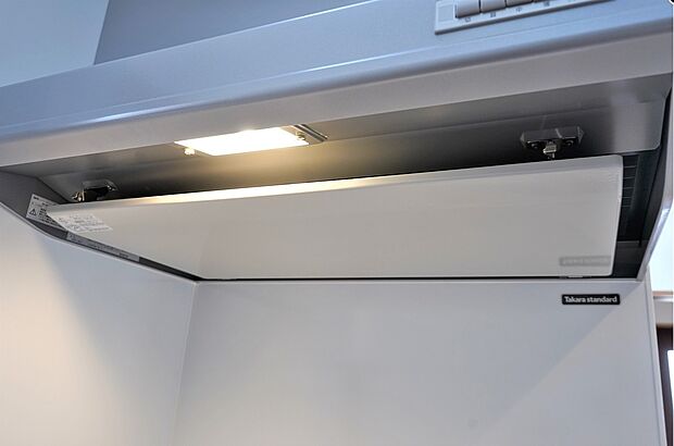 【【換気扇】】女性の方でも取り外せるワンタッチの換気扇なのでお掃除もラクラクできちゃいますね!汚れやすいキッチン周りがキレイに保てます!