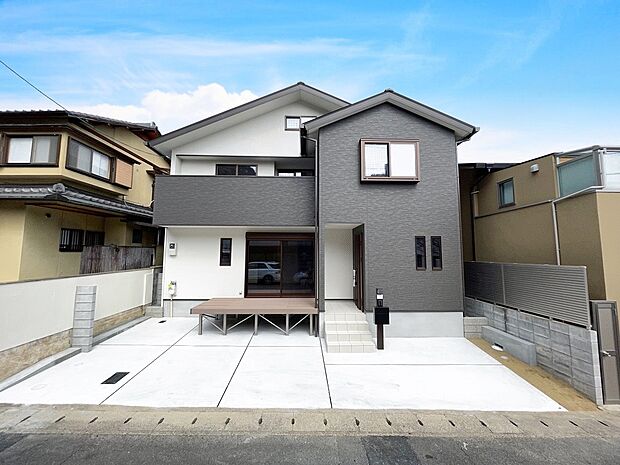 【外観】現地はもちろん、スーパー・コンビニ・ドラッグストア・小学校・中学校などの位置確認も一緒にご案内させていただきますので、お気軽にお問い合わせくださいませ!