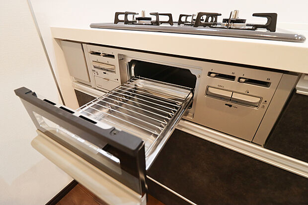 【●◯グリル●◯】■フライパンで焼くことの多い肉料理を代わりにグリルを使えば、油をひく必要もなく、余分な脂も落として焼けるため、
フライパンを使った時よりも多く油脂分をカットできます!