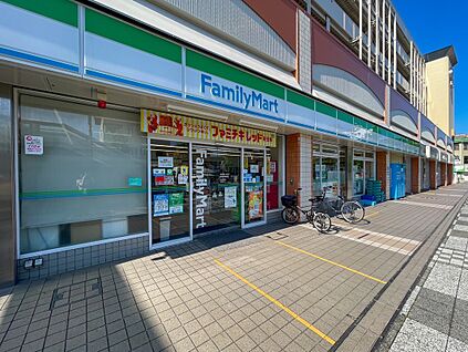ファミリーマート長岡京駅前店 約336ｍ(徒歩5分)