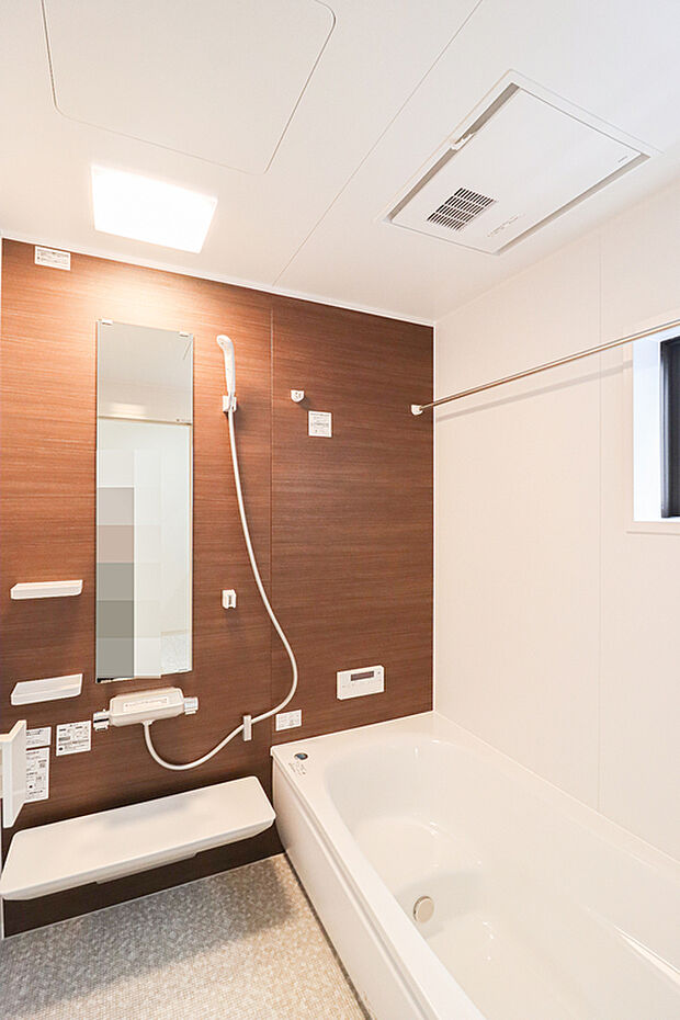 【【当社施工例:浴室】】浴室暖房乾燥機付きで雨の日が多い梅雨の時期も安心です♪また、冬のヒートショック対策にも!