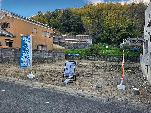 【【現地写真】撮影R8.4】元気なお子様のお外遊びも、公園が近くにあれば安心♪気軽な近さの蛸田公園をお散歩やピクニックをすれば、気分リフレッシュ♪