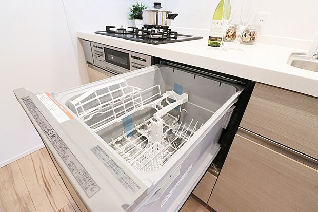 【【食器洗い乾燥機】】食器洗浄乾燥機付きのシステムキッチンで、食後の団らん時間もご家族と一緒に楽しむことができます♪（ドリームタウン仕様例）