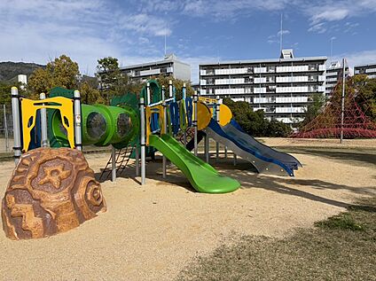 境谷公園 約650ｍ(徒歩9分)