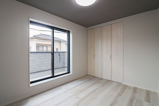 【【弊社施工例|洋室】】各居室6帖!クローゼット付きでお部屋スッキリ!アクセントクロスの選択も可能です!