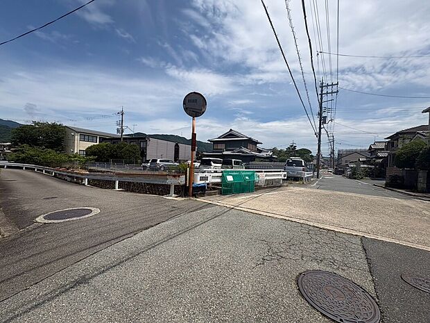 【【現地写真:前道】】(撮影R8.7)※掲載画像はAI技術を用いて雑草を除去・補正加工しております。実際の現地状況と一部異なる場合がございます。