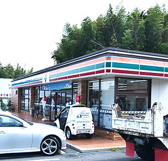 セブンイレブン向日南垣内店 約720ｍ(徒歩9分)