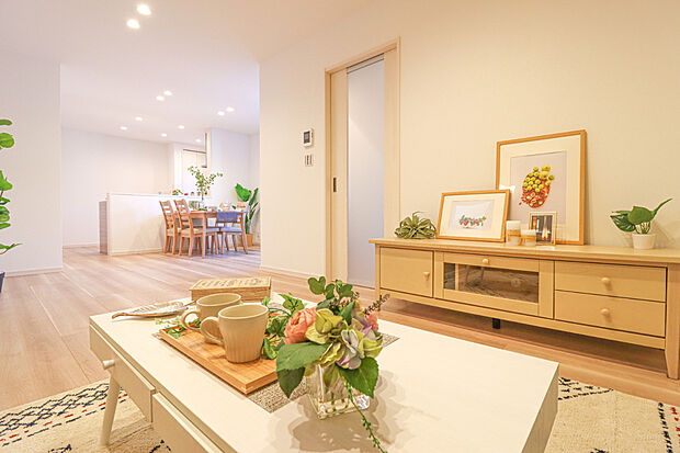 【施工例:リビング】LDKはこだわりたい!休日は光をたっぷりと取りこめるリビングでゆったりと過ごしませんか?