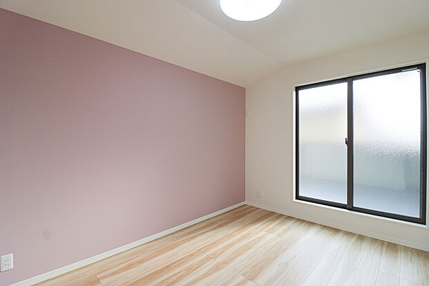 お持ちの家具の配置を考えると洋室のお部屋が暮らしやすいという方に。こだわりの家具やインテリアもしっくり収まります!