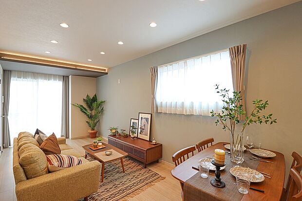 【ドリームタウン施工例:リビング】お電話でご予約いただけましたら、お仕事終わりの遅い時間などお客様のご都合に合わせてご対応させて頂きますのでお気軽にお問い合わせください!