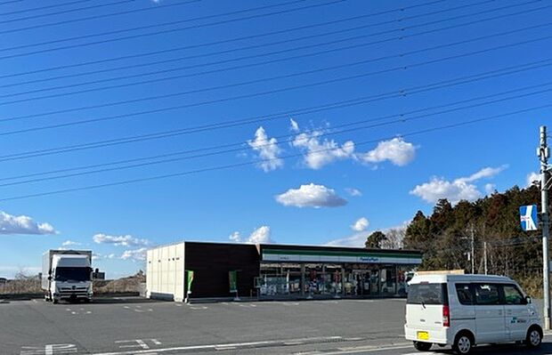 ファミリーマート（約80m）