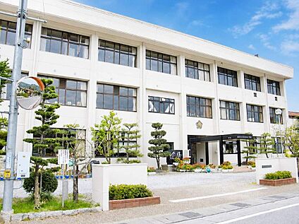 彦根市立鳥居本小学校 160ｍ(徒歩2分)