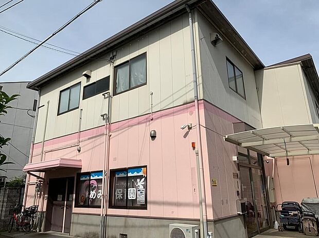 【ゆめみ保育園】
徒歩8分。生後6ヶ月から2歳児が対象とされた小規模保育園です。一年を通して、季節に応じた多彩な園内イベントが実施されています。