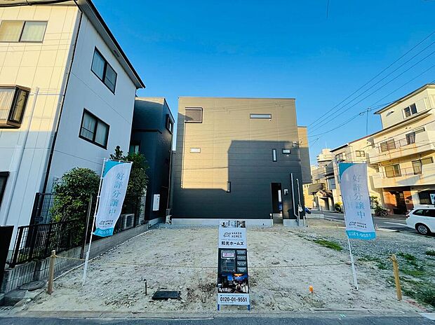 【現地写真】
大阪メトロ谷町線「千林大宮」駅まで徒歩4分。駅近好立地＆開放感あふれる南西角地。陽光がたっぷりと差し込む、明るい住まいを実現できます。教育・買い物施設が身近に揃う、暮らしに便利な住環境◎