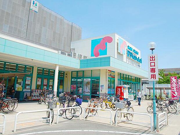【万代 旭高殿店】
徒歩5分(約400m)。肉・魚・野菜など生鮮食品や、冷凍・加工食品などの取り扱いがあります。HPにて、デジタルチラシを閲覧することができます。営業時間/9:00~22:00。