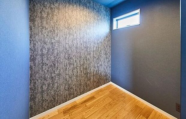 【【本分譲地に建築可能な建物プラン例】】隠し部屋のようなおこもり感のある書斎。読書やゲームを楽しんだり、音楽鑑賞をしたりと、趣味を存分に楽しめます。(分譲地外:建物面積102.86m2、建物価格1847万円》