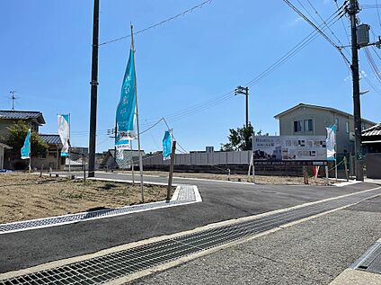 【前面道路を含む現地写真】