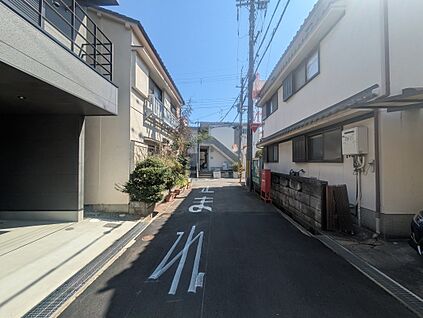 【前面道路含む現地写真】