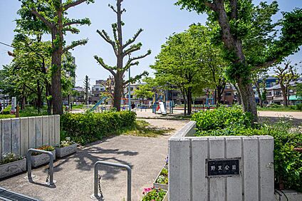 野里公園 約88m(徒歩2分)