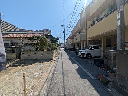【前面道路含む現地写真】