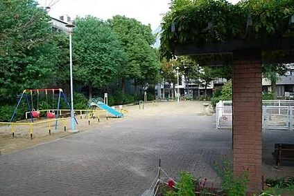 市岡浜公園 約260m(徒歩4分)