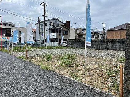 【前面道路を含む現地写真】