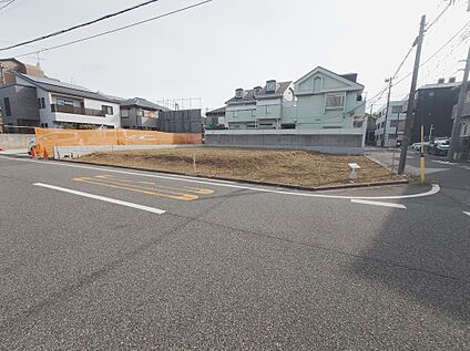 西側道路より