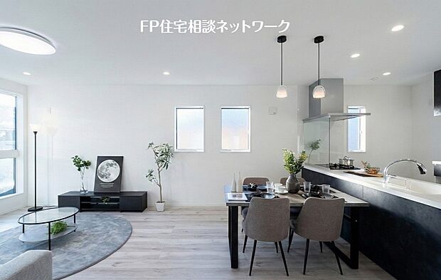 オープンでのびやかな空間を生み出す、こだわりの広がりとゆとり。家族と過ごす時間を大切にしたい方にぴったりの明るくゆとりある住空間です。