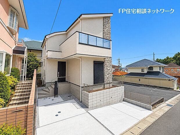 閑静な住宅地で子育て家族にピッタリ。毎日のお散歩も快適な緑に恵まれたエリアで、自然に包まれた穏やかな暮らしを実現するための、ゆとりある住環境が整っています。