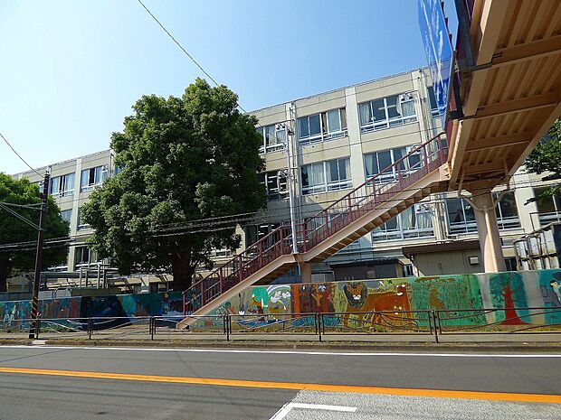 宮崎小学校(お子様が一日の中でも長い時間を過ごす小学校。どんどん成長していくお子様の姿が目に浮かびます。)