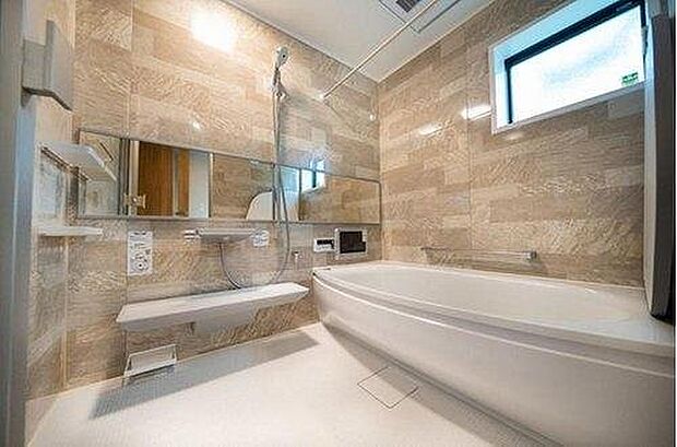 【内観】建物プラン例 建物価格2000万円(税込)建物面積面積100m2 1.25坪の大きなユニットバス。楕円形の浴室がリラックス効果を増加させる。